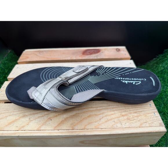 Cloudsteppers by Clarks- Gold/Black Sandals- Size 9W - Picture 6 of 10